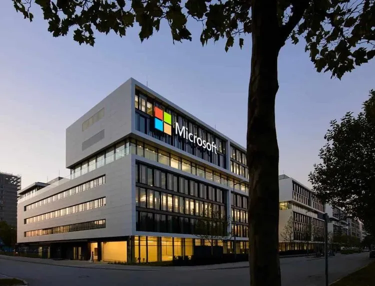 Microsoftが4,800人削減、AI時代の再編はXboxと企業向け事業に向かう