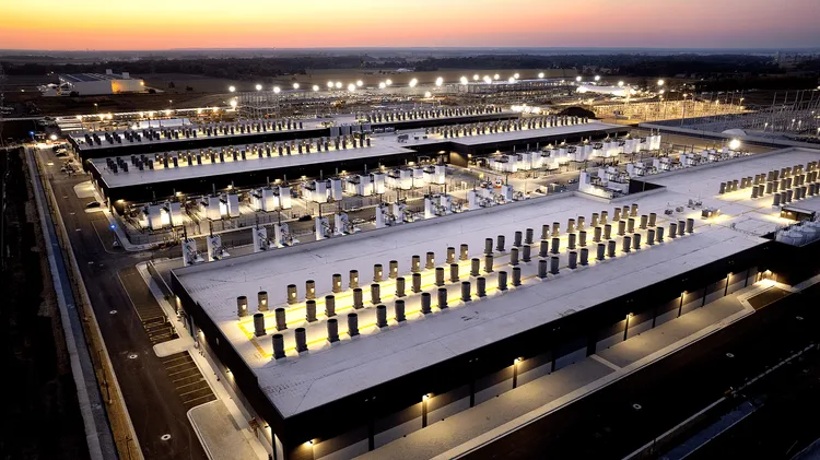 AWSの巨獣「Project Rainier」が覚醒、Anthropic専用AIスパコン稼働開始