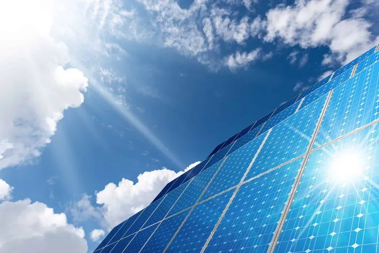 次世代太陽電池OPVの限界を突破。発電ロスと電流の「トレードオフ」を打ち破る新材料PTNT1-Fの衝撃