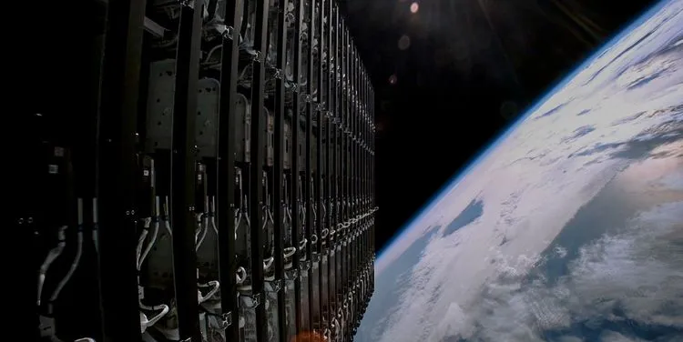 SpaceX、宇宙の交通整理システム「Stargaze」を発表：1万機のStarlinkが低軌道の守護神となる日