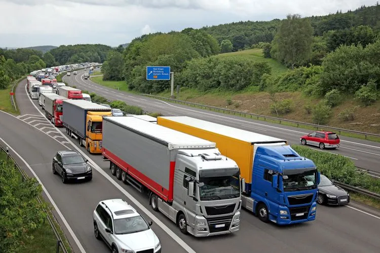 Googleマップの不具合でドイツの道路が大混乱:交通を麻痺させた謎の不具合とは