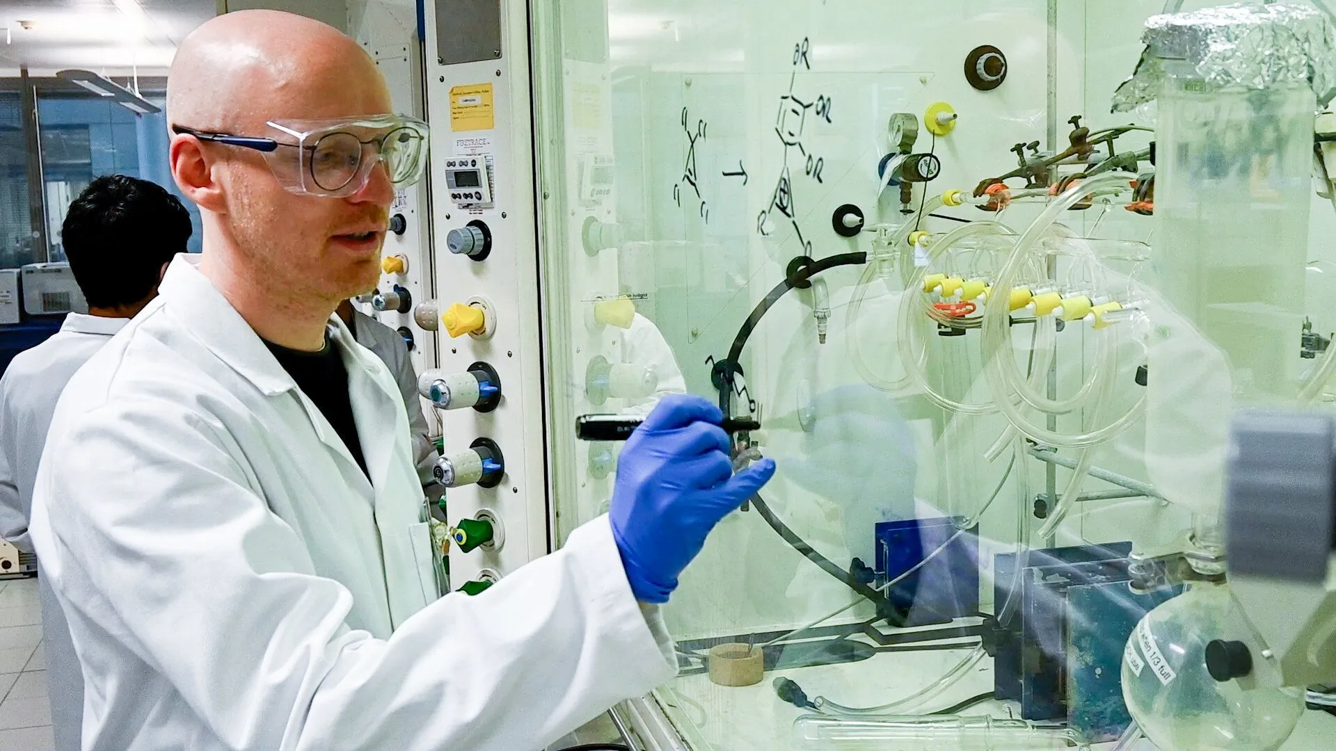 オックスフォード大、液体と同等のイオン伝導率を実現する固体電池材料の開発に成功：「電気化学の常識」を覆す新材料SIEとは？