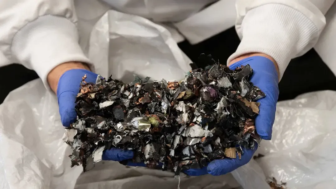 新たなリサイクル技術により廃バッテリーから純度99％以上のニッケルとコバルトを抽出することに成功