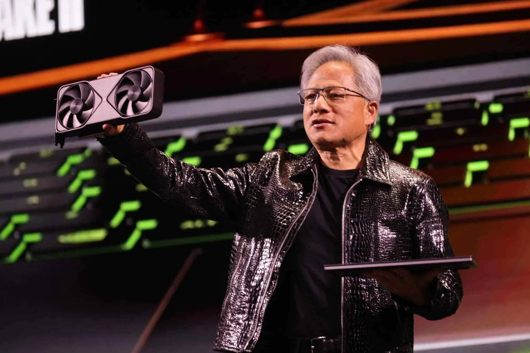 AIの絶対王者NVIDIA、史上初の時価総額4兆ドル企業へ。新時代の覇権を握る原動力と忍び寄る影