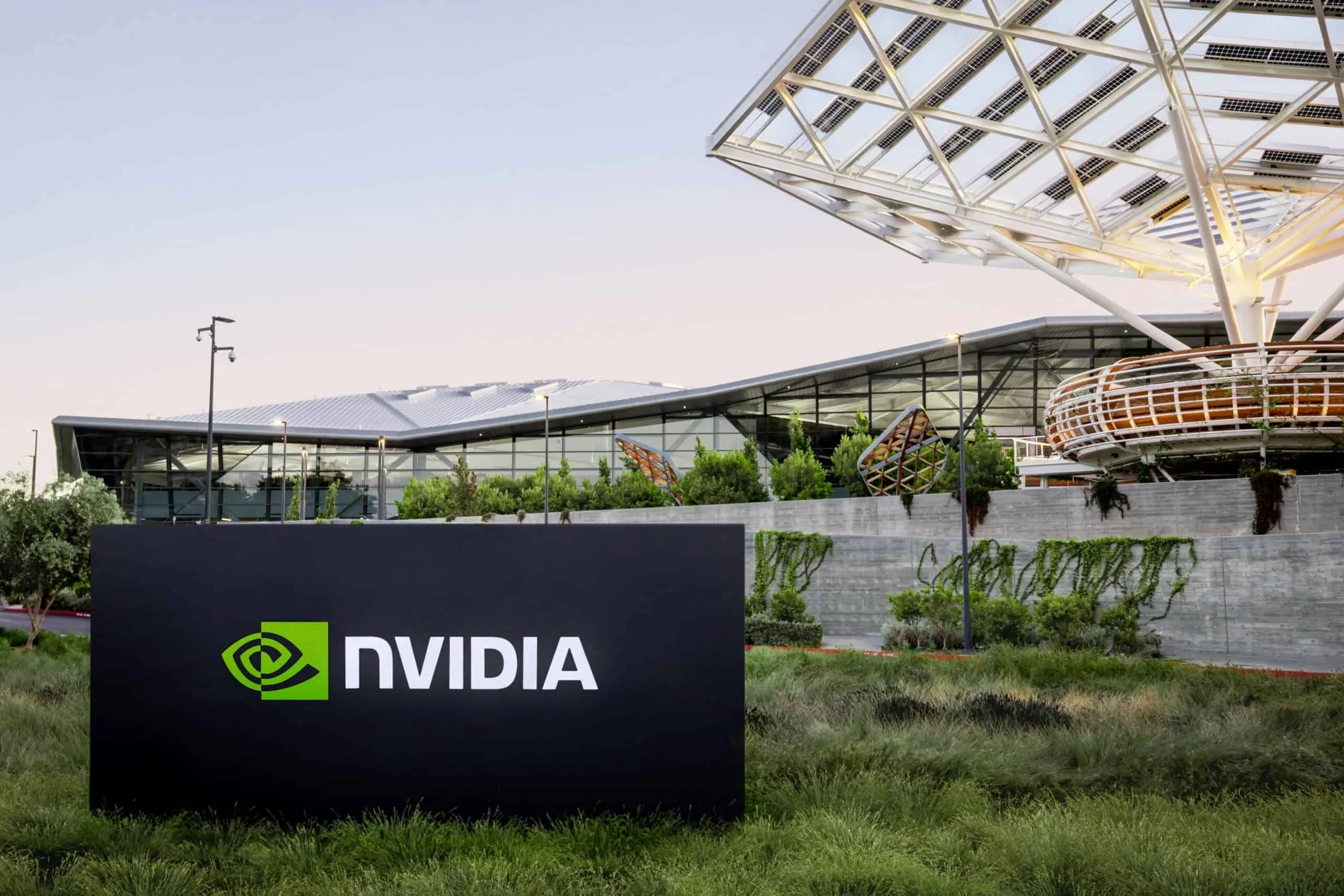 NVIDIA、中国で独禁法違反の窮地。米中半導体戦争の「交渉カード」か、それとも本丸か？