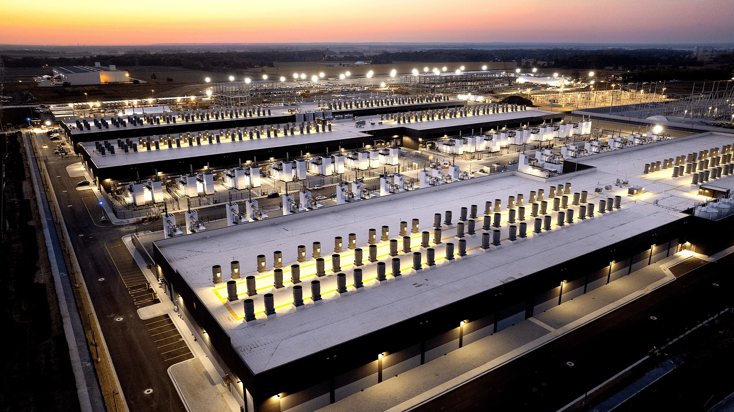 AWSの巨獣「Project Rainier」が覚醒、Anthropic専用AIスパコン稼働開始