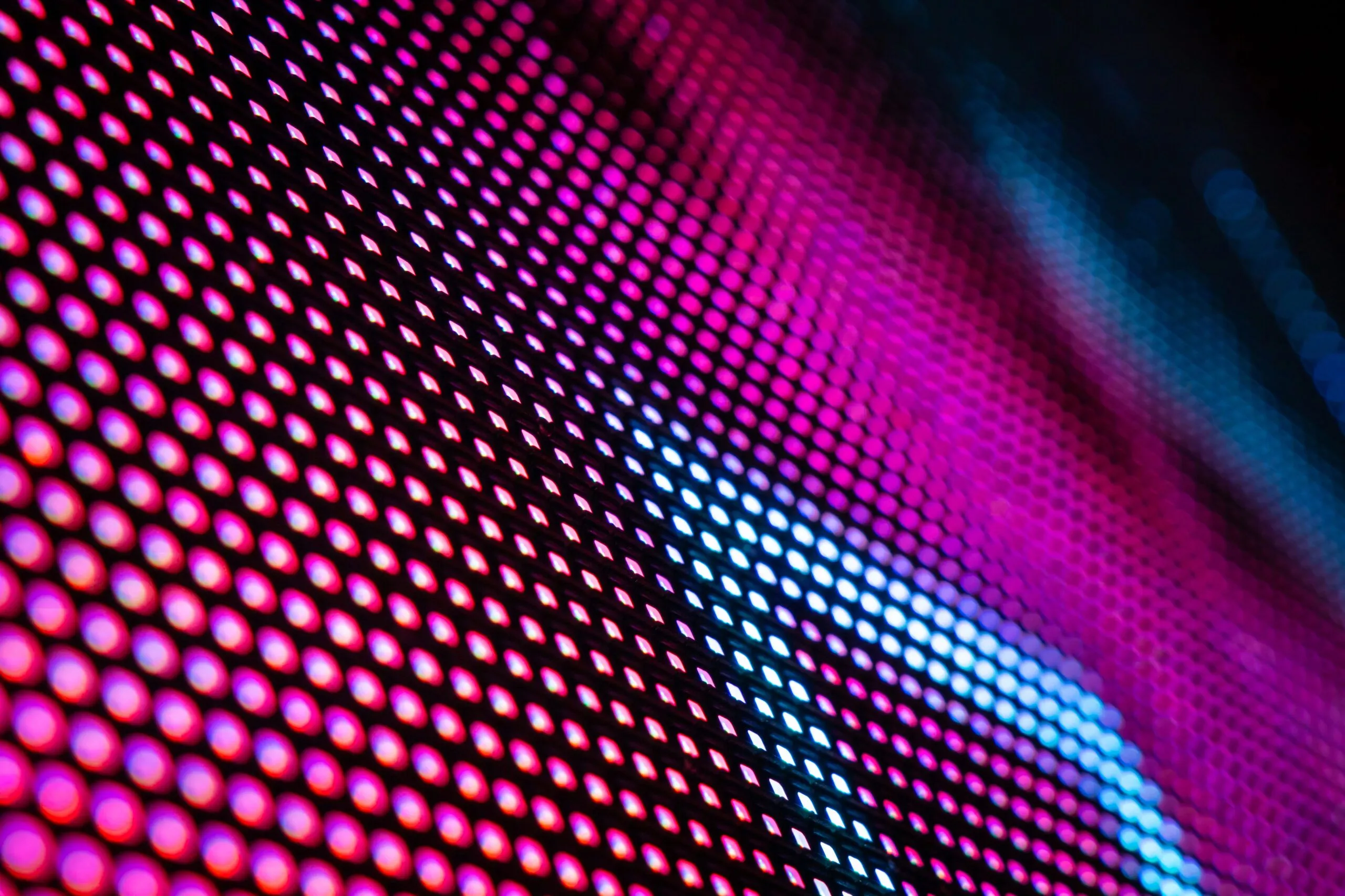 1平方mmにフルHD解像度？ドイツが生んだ「世界最小ピクセル」が描くディスプレイの未来