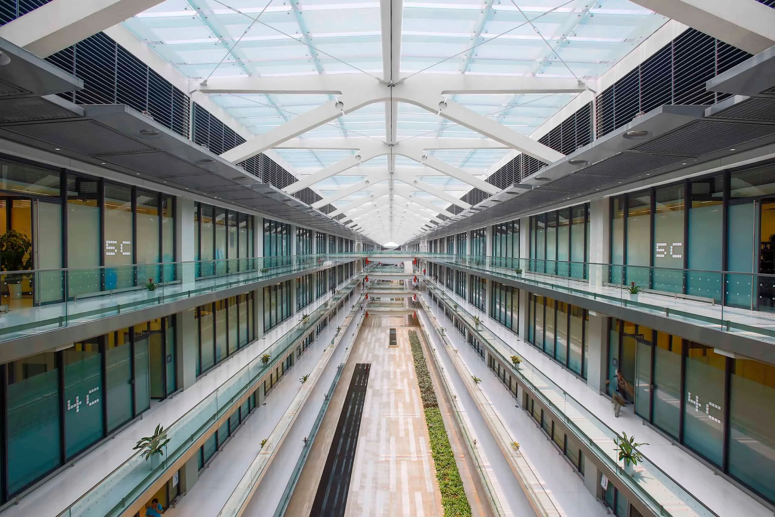 Huaweiの「AI SSD」はHBM依存を終わらせるか？メモリの壁を壊す新戦略の全貌