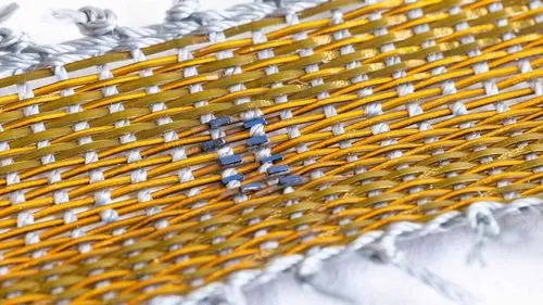 「繊維電源」を製造する画期的なプロセスが、電力を蓄え太陽光発電が出来る衣服の開発を可能にする