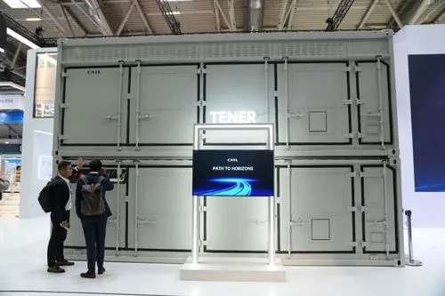 CATL、9MWh蓄電システム「TENER Stack」発表 – 5年劣化ゼロ、EV150台分の電力を貯蔵可能