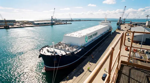 原子炉を船に積む：英Core Powerが195MWeのSMR搭載浮体式発電所の実現可能性調査を開始