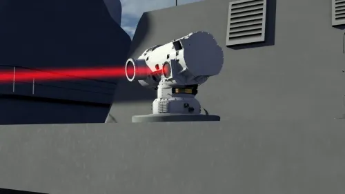 英海軍レーザー兵器「DragonFire」が高速ドローン撃墜に成功、1発2000円の破壊的コスト革命とは