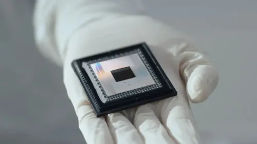 Google、AIのように「学習する」量子コンピュータを実証。世界初の「生成的量子優位性」が拓く新時代とは