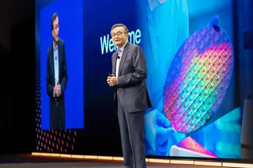 トランプ大統領、Intel CEOを数日で「辞任要求」から「成功者」と賞賛。一体何が？米半導体戦略、驚愕の舞台裏