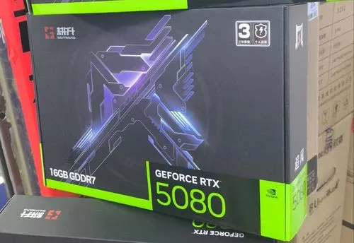 NVIDIA GeForce RTX 5080のパッケージがリーク – 16GB GDDR7メモリ搭載が確定