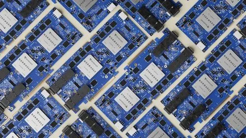 伝説のチップアーキテクトによるスタートアップ Tenstorrent が次世代AIプロセッサ「Wormhole」をリリース