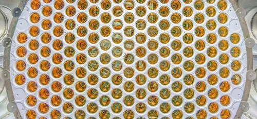 世界最高感度の検出器が暗黒物質の正体に迫る：LZ実験が捉えた「太陽からの幽霊粒子」と物理学の新たな地平