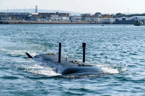 英国海軍、無人潜水艦に量子時計を搭載：GPS不要の自律航行の実証実験に世界初成功