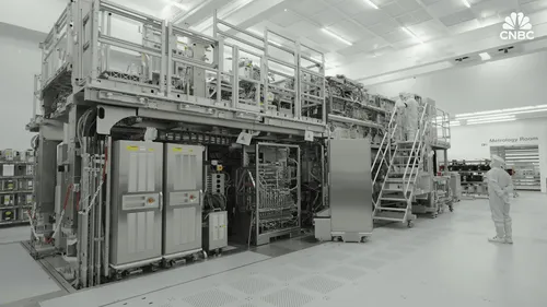 ASML、次世代半導体製造の鍵を握る「High-NA EUV」マシン製造現場を公開：半導体の未来を垣間見る