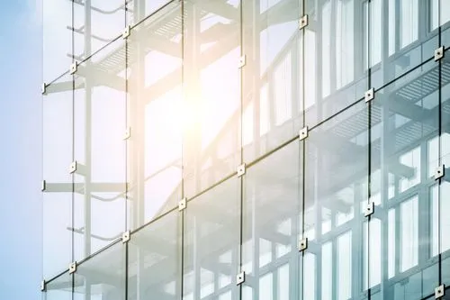 塗るだけで窓が「太陽電池」に？新たなコーティング素材で透明性も損なわず発電が可能に