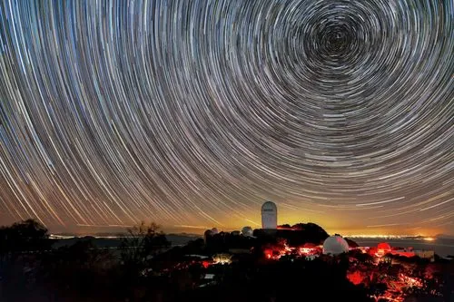 宇宙のダークエネルギーが弱まっている可能性 – 宇宙の運命に関する定説が覆る？