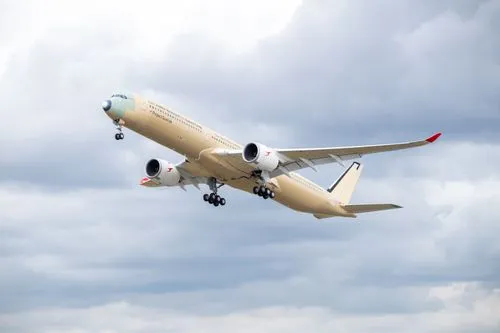 世界最長22時間のフライトへ。シドニー〜ロンドンを直結するエアバス「A350-1000ULR」が初飛行