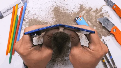 Galaxy Z Fold 7で過酷な耐久性テストが実施：果たして薄さと強度は両立したか？