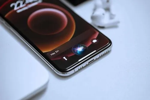 Apple、iOS 18での生成AI機能はプライバシー保護のためオンデバイス処理に特化した物になる可能性