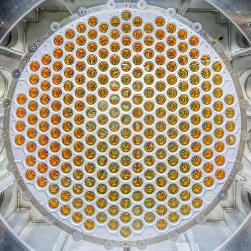 地下1480mのダークマター検出器が記録した異常な単一信号、科学者たちの慎重な視線