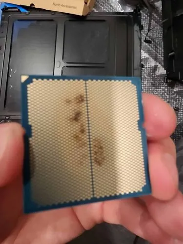 AMD Ryzen 7 9800X3D搭載PCで焼損事例が発生、MSIが調査開始