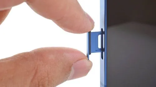 iPhone 17、欧州で「物理SIM廃止」の最終カウントダウン：eSIM時代の日本への影響は