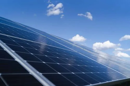 太陽光発電の効率が記録を更新 – 太陽からのエネルギー獲得が大幅に向上する可能性