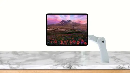 Apple、壁掛け式AIスマートディスプレイを2025年3月投入へ：新型OS搭載で家庭のAIハブを目指す