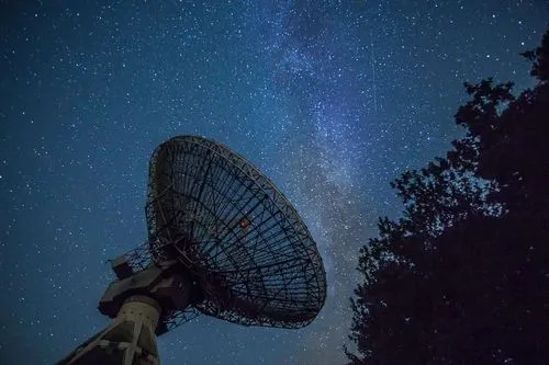 「宇宙人は地球に知的生命体がいることに気付いていない」フェルミのパラドックスに新たな解釈