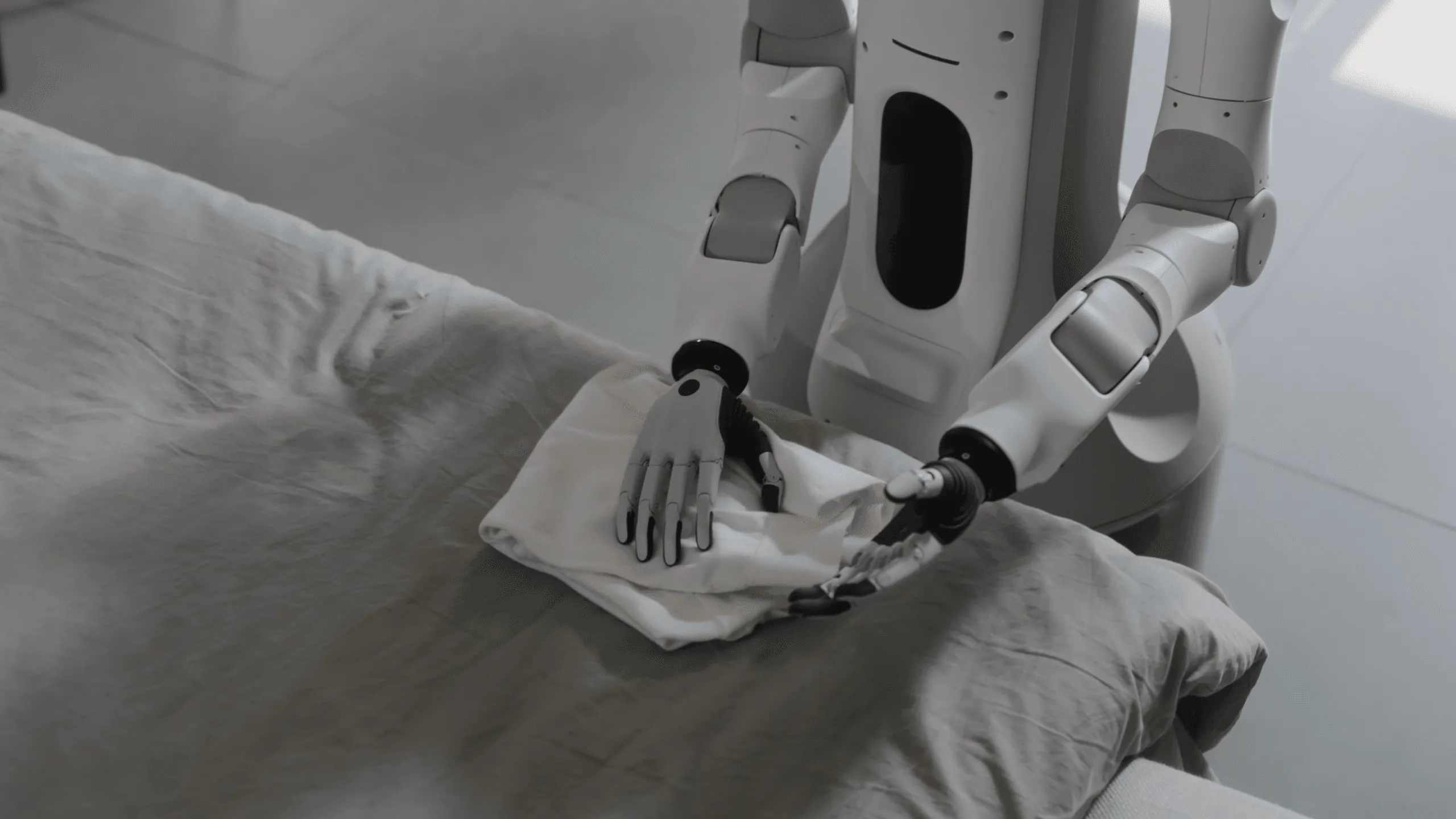 SwitchBot「Onero H1」は家事の救世主か？ 洗濯物をたたむAIロボットが切り拓く「スマートホーム2.0」