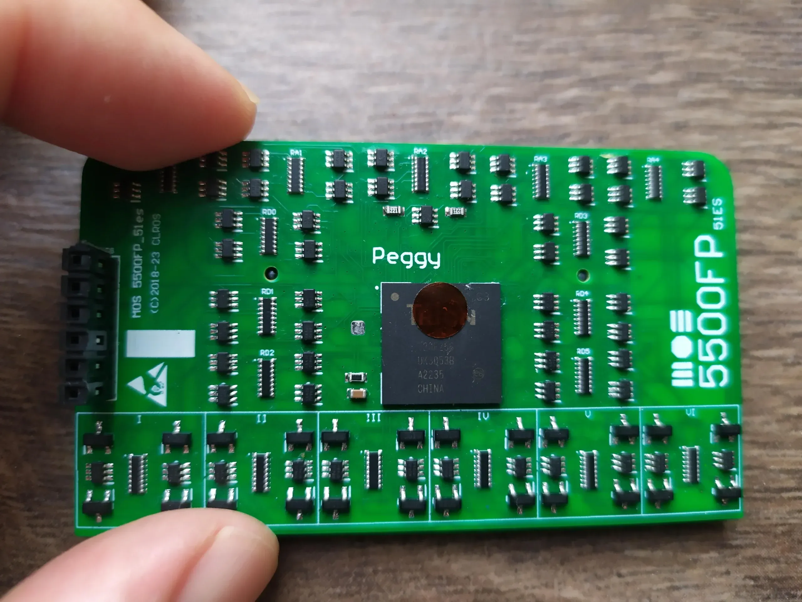 2進数だけがコンピューティングではない：独立研究者が3値RISCプロセッサ「5500FP」をFPGA上に実装