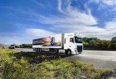 仏、EVの充電問題を解決する「走りながら充電」ができる高速道路の実証実験を開始