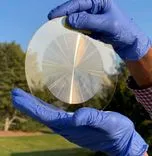 平面レンズが拓く望遠鏡の未来：軽量化と高画質化を実現する新技術