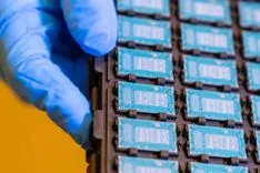 AMDが次世代半導体の重要技術「ガラス基板」の特許を取得