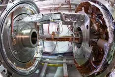CERN、史上初の「反物質量子ビット」を生成。50秒間の量子的な奇跡が宇宙の謎を解く鍵となるか