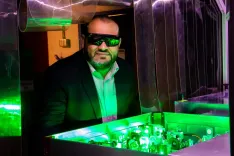 量子の霧を晴らす一閃。ハイゼンベルクの不確定性をリアルタイムで制御する超高速光技術、ついに誕生