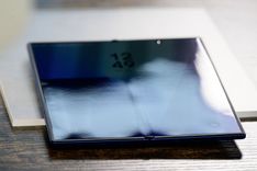 Samsung、次世代Galaxy Foldに搭載とみられる折り目を抑える新技術「Flex Titanium」を発表
