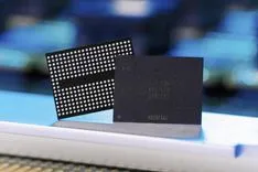 Samsungが第9世代QLC NANDの量産開始、SSD価格の大幅低下と性能向上へ