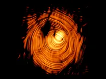 74億光年の彼方から地球を睨む「サウロンの目」に秘められた謎がついに解明された