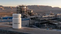 テラビウム酸化物の瓶と工場