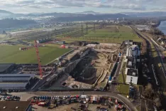 スイスの巨大な穴が変える欧州電力網：FlexBaseが建設する世界最大のレドックスフロー電池とは