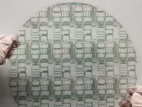 「Hypernova」の心臓部か。Meta、ARの常識覆す2mmディスプレイ技術