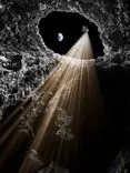 月で新たに発見された地下洞窟が月面基地開発を加速させるかも知れない