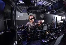 「量子インターネット」の実現に繋がる量子情報の送受信に初めて成功