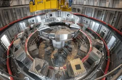 国際核融合炉「ITER」の心臓部が完成：空母をも吊り上げる超巨大磁石が設置完了へ